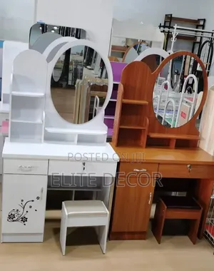 Modern Dressing Table With Mirror & Spacious Storage Drawers