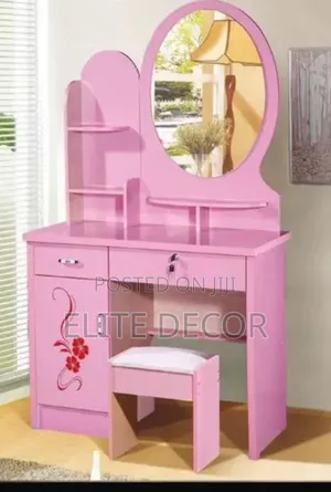 Modern Dressing Table With Mirror & Spacious Storage Drawers