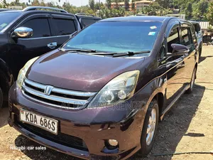 Toyota ISIS 2014 Burgundy