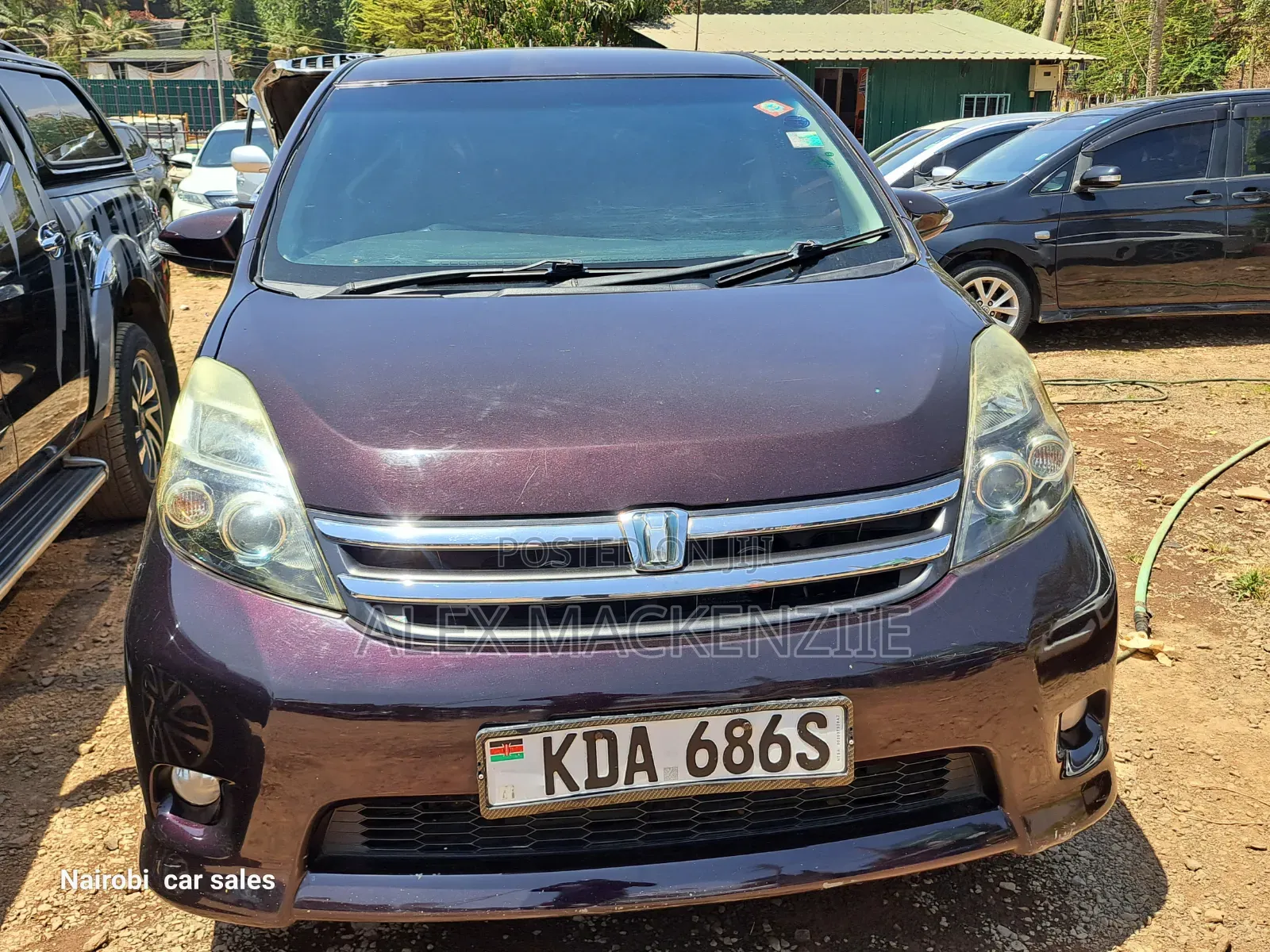 Toyota ISIS 2014 Burgundy