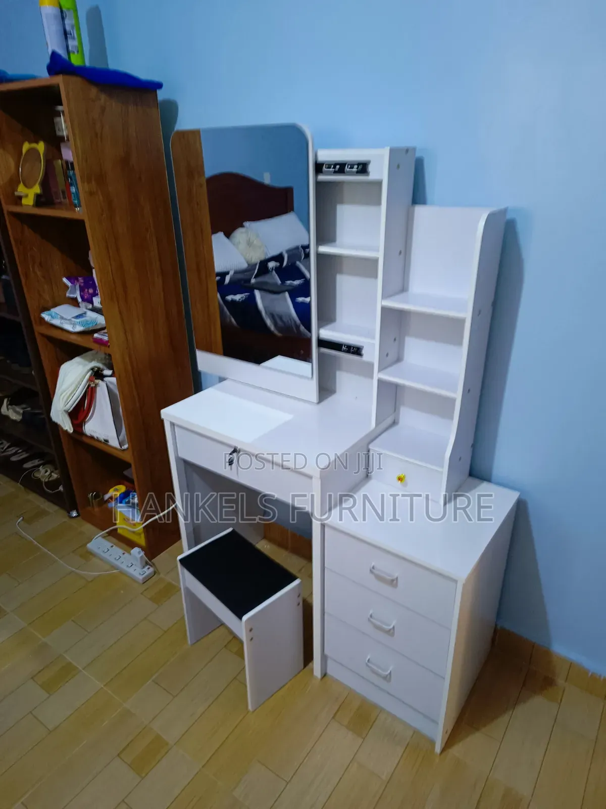 Modern Makeup Table – Stylish Dressing Table With Storage