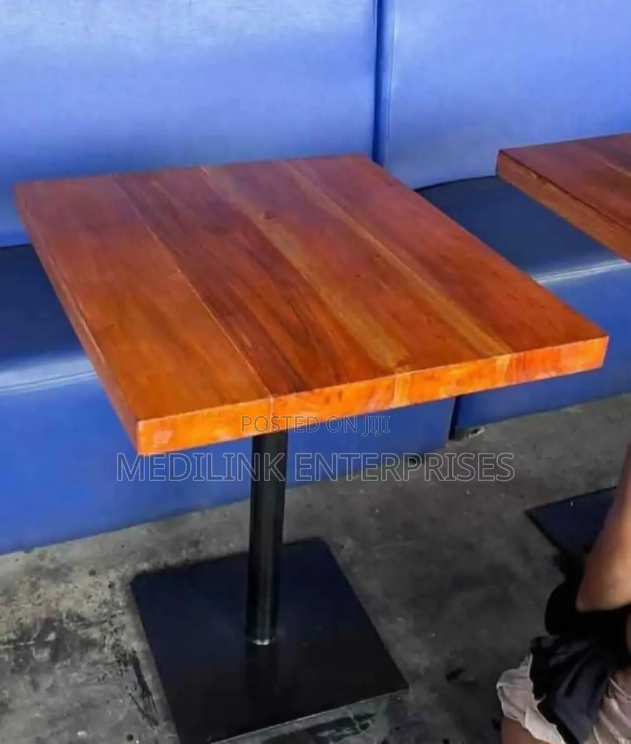 Wooden Metallic Restaurants Square Tables