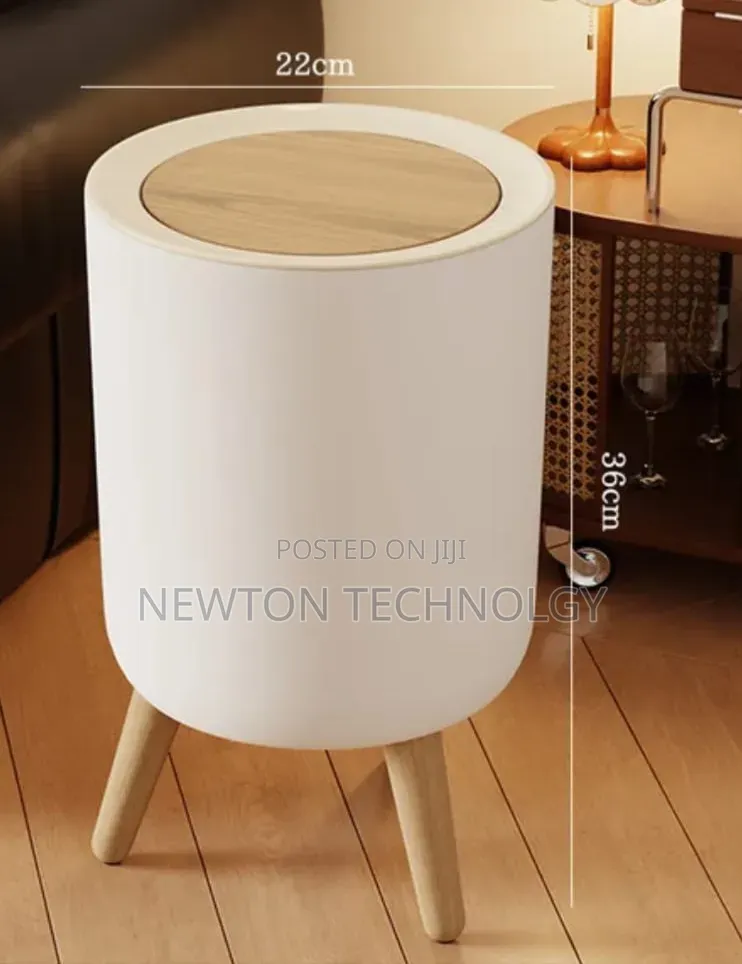 Round Dustbin With a Wood-Grain Lid