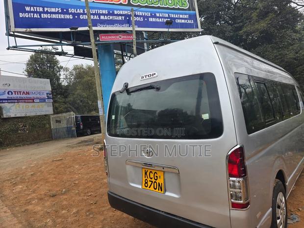 Toyota HiAce 2010 Silver
