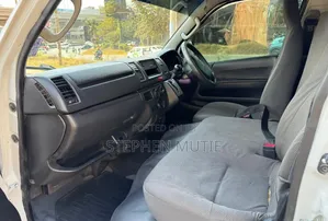 Toyota HiAce 2010 Silver