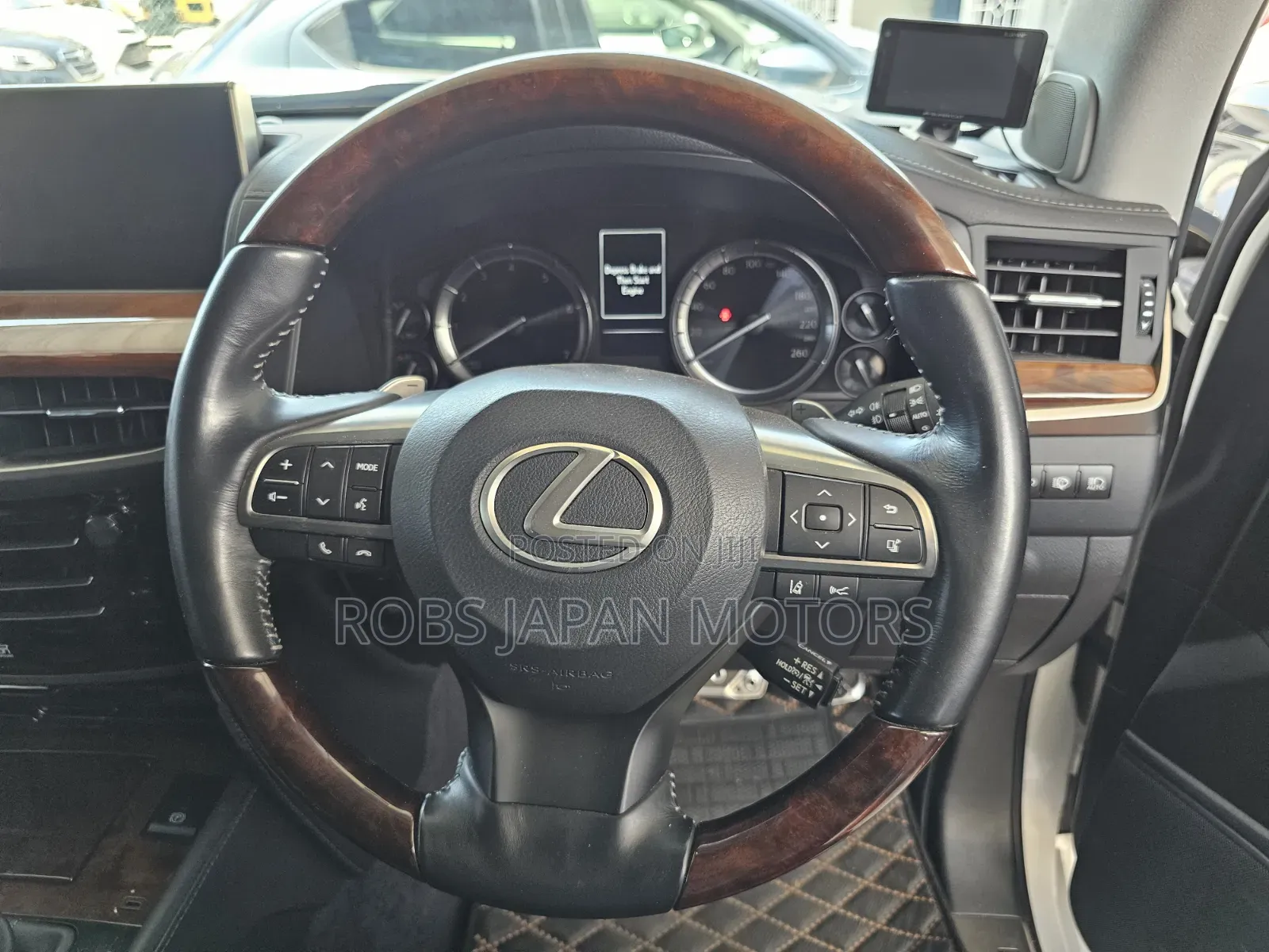 Lexus LX 2018 Off white