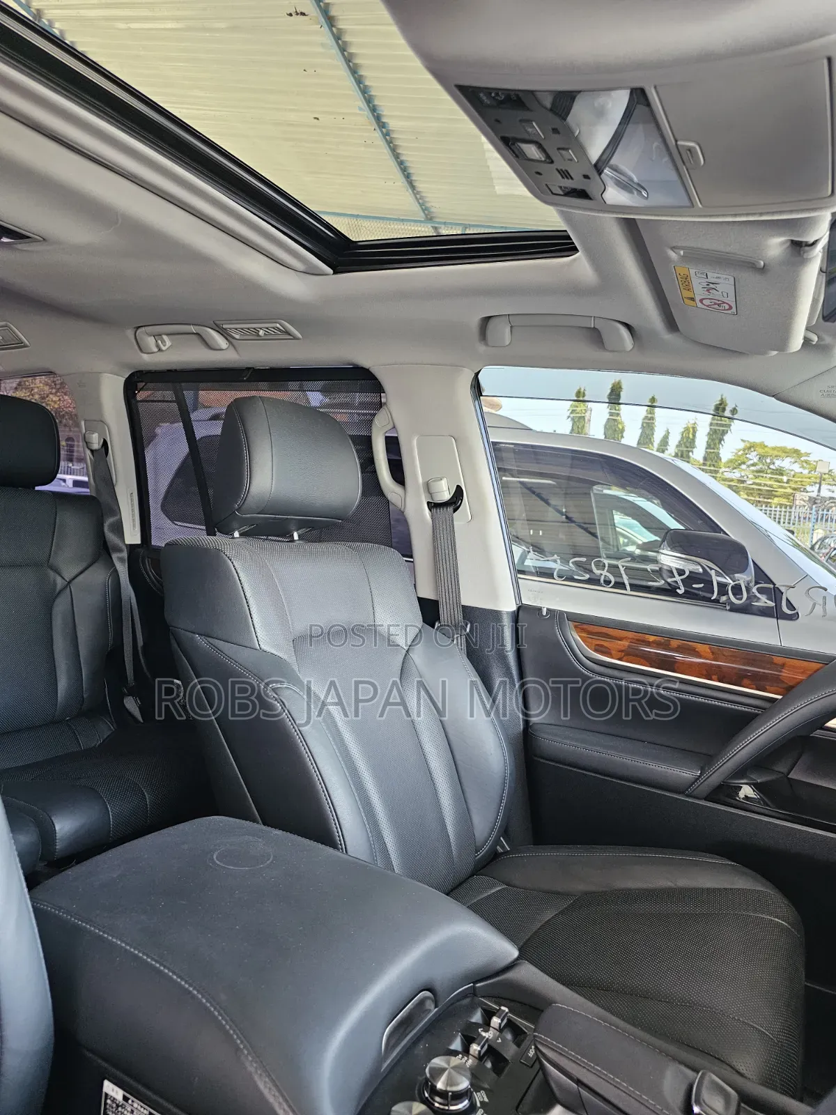 Lexus LX 2018 Off white