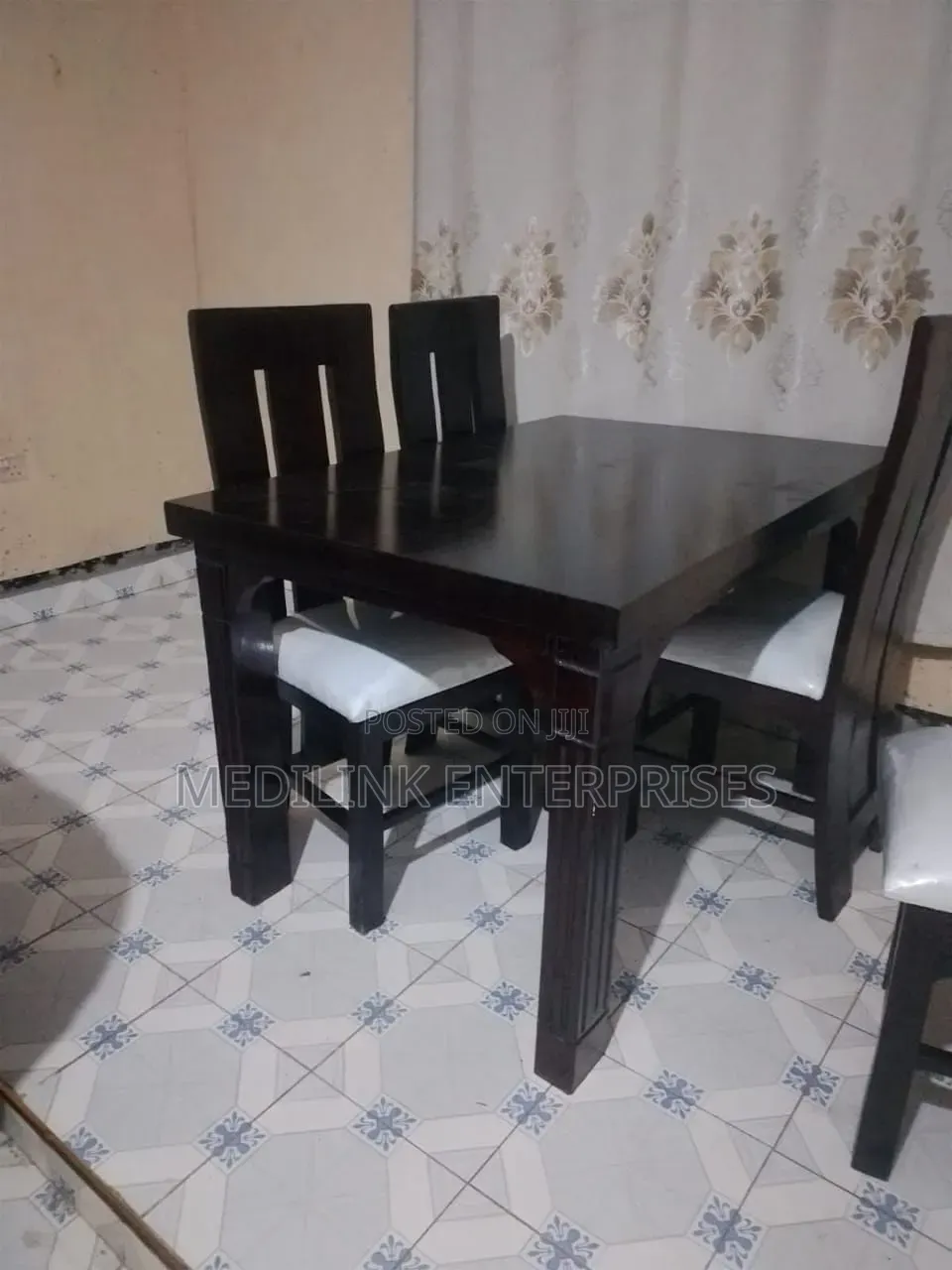 Hardwood Solid Walnut Kent 4-Seater Home Dinning Table Set