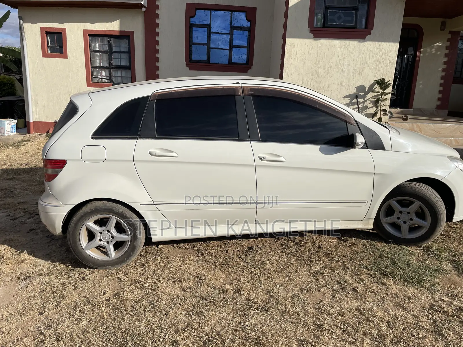 Mercedes-Benz B-Class B180 Petrol 2011 White