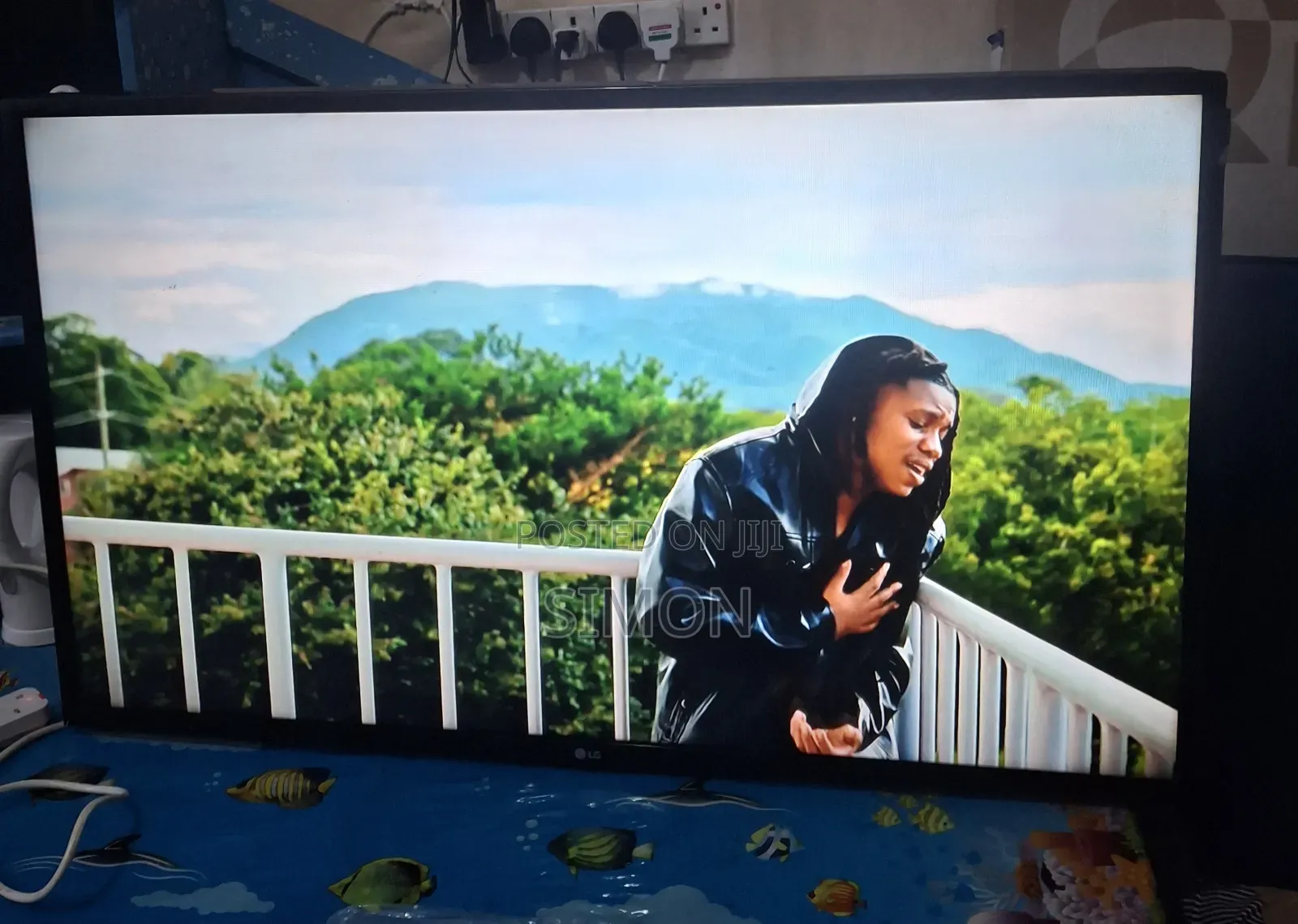 Selling LG Smart TV 43inches