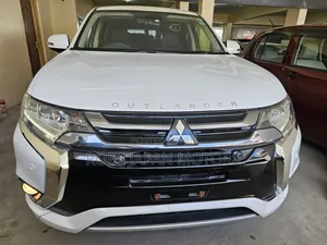 Mitsubishi Outlander 2019 Off white