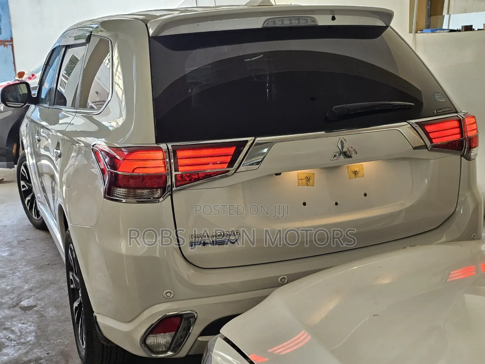 Mitsubishi Outlander 2019 Off white