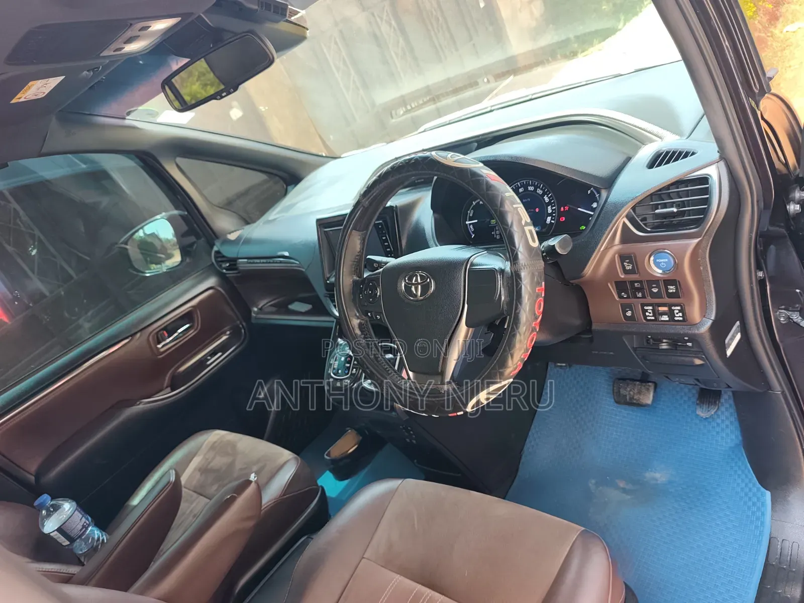 Toyota Esquire 2018 Purple