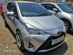 Toyota Vitz 2017 Silver