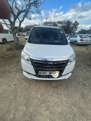 Toyota Noah 2014 White