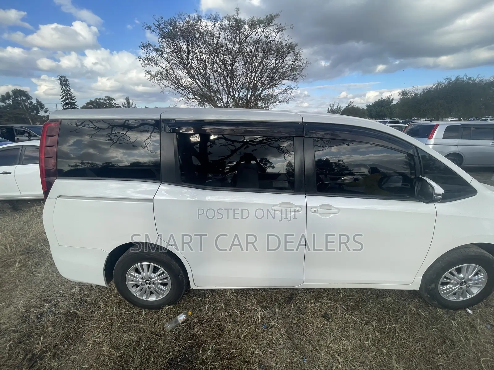 Toyota Noah 2014 White