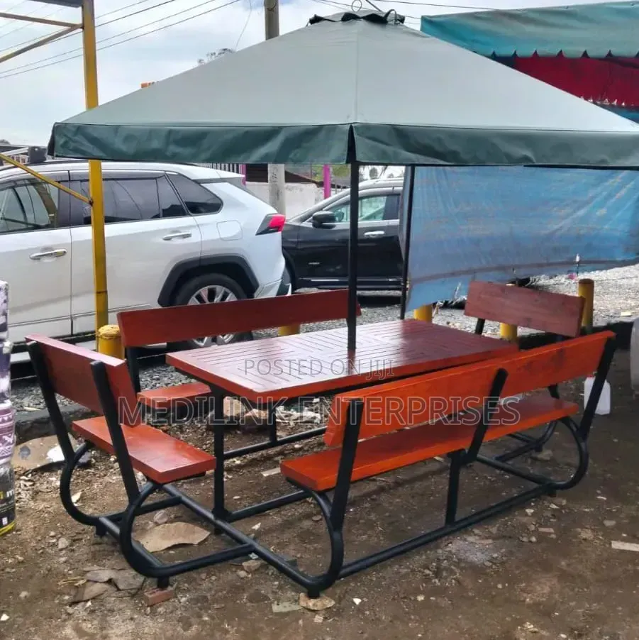 Parys Wooden Metallic 4-Sided Customized Outdoor Benches