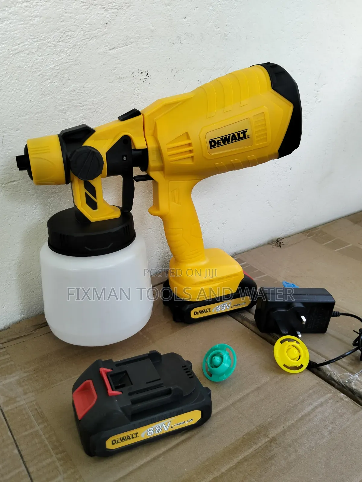 Fine Painting DEWALT Sprayer Gun 88V 2 Battery and Charger