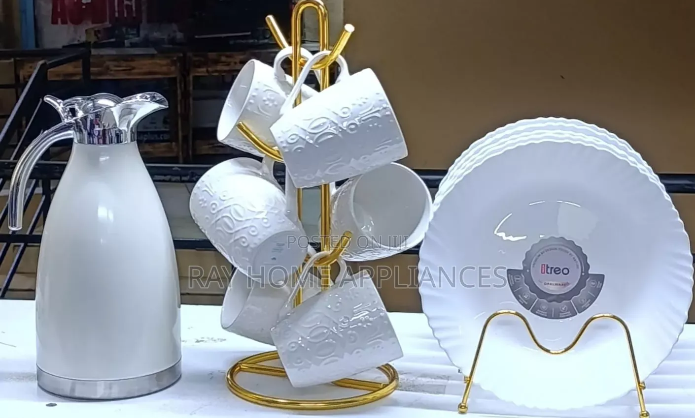 Breakfast Sets  
6 PCS Plates
6 PCS Tea Cups 
2 LTRS Flask