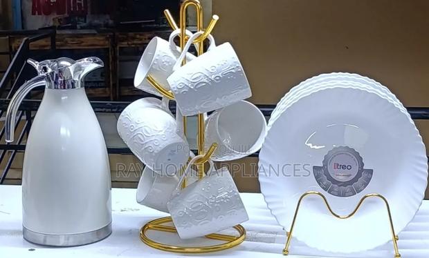 Breakfast Sets  
6 PCS Plates
6 PCS Tea Cups 
2 LTRS Flask