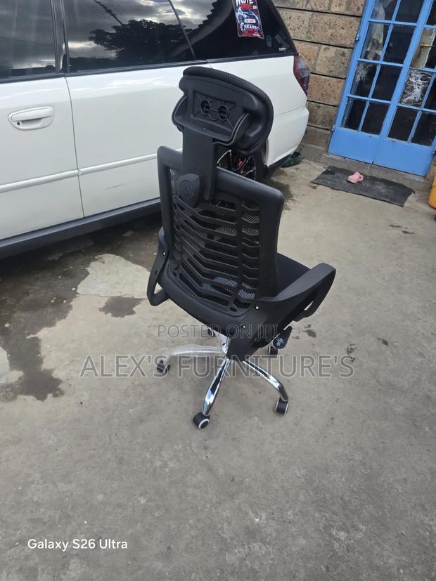 Swivel Modern Office Chairs/Adjustable Headrest Chairs
