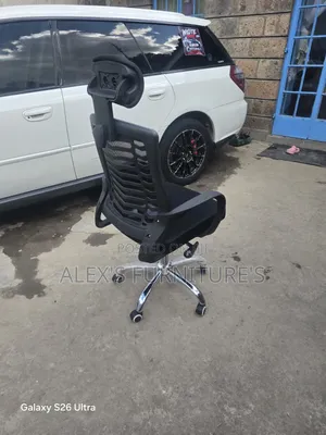 Swivel Modern Office Chairs/Adjustable Headrest Chairs
