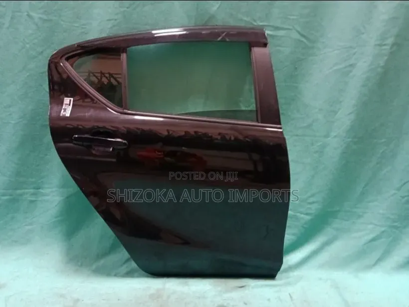 R Door Assy Rh Toyota Aqua Nhp10 2012