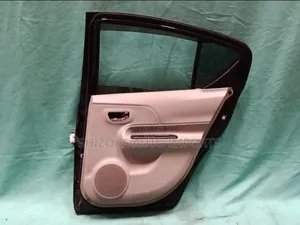 R Door Assy Rh Toyota Aqua Nhp10 2012