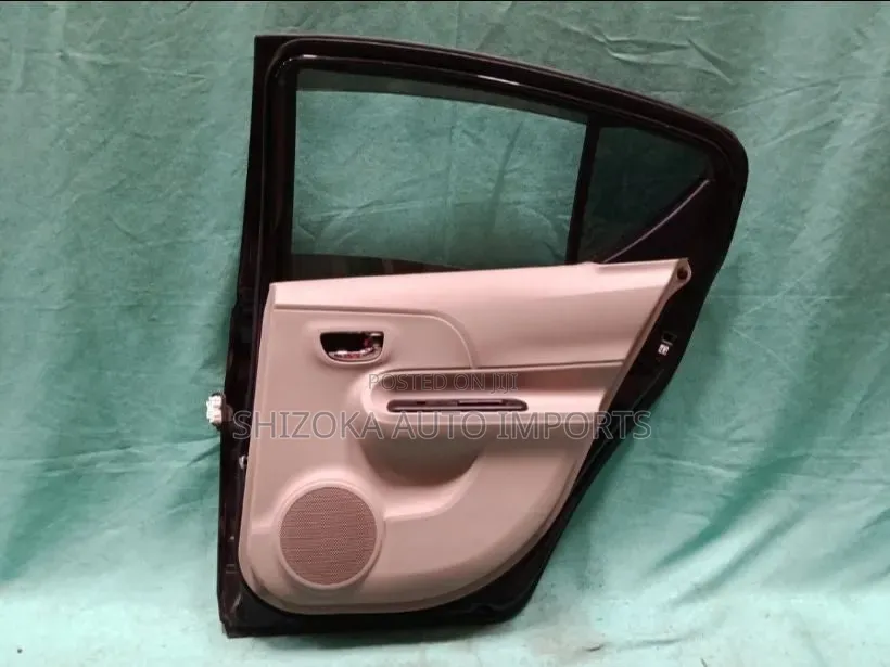 R Door Assy Rh Toyota Aqua Nhp10 2012