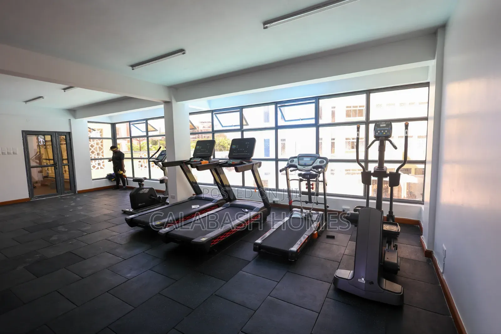 2 Bedrm BNB Nyali,1stAvenue,Full Beach View,free Gym,2 Mins to Beach