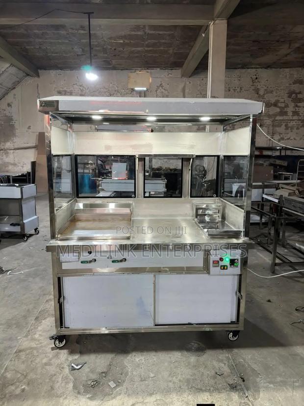 Modern Ss 304 Outdoor Food Trolley Customized