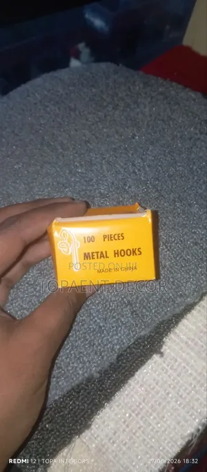 100 Pieces Box Metallic Curtain Hooks