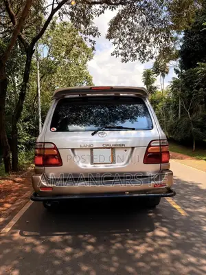 Toyota Land Cruiser HDJ 100 2000 Silver