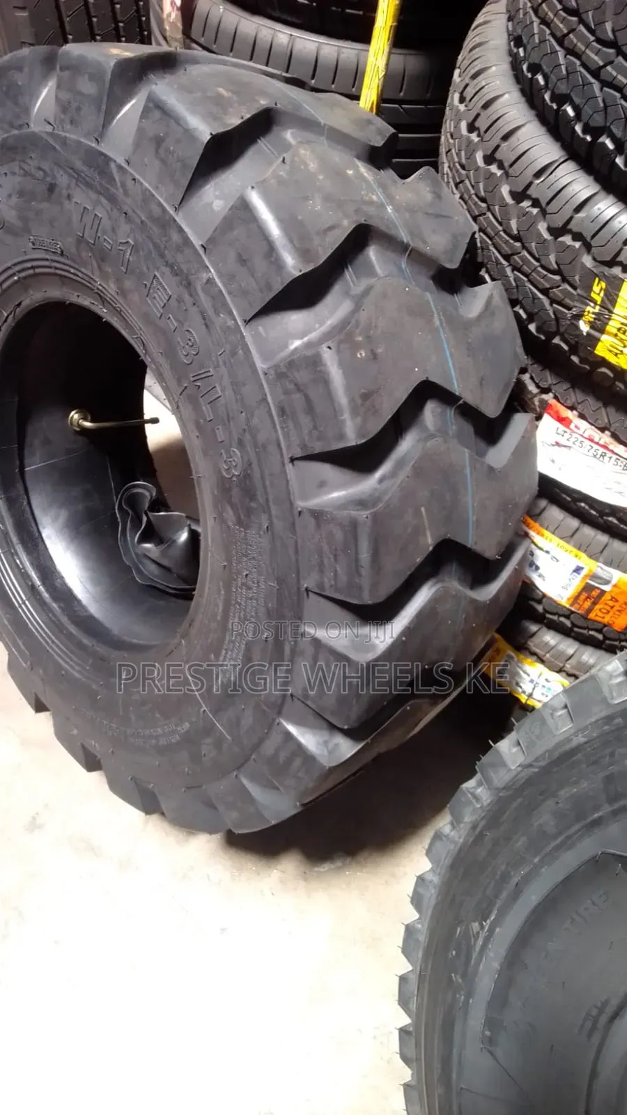 20.5/70-16 Roadhiker Tires 14PR