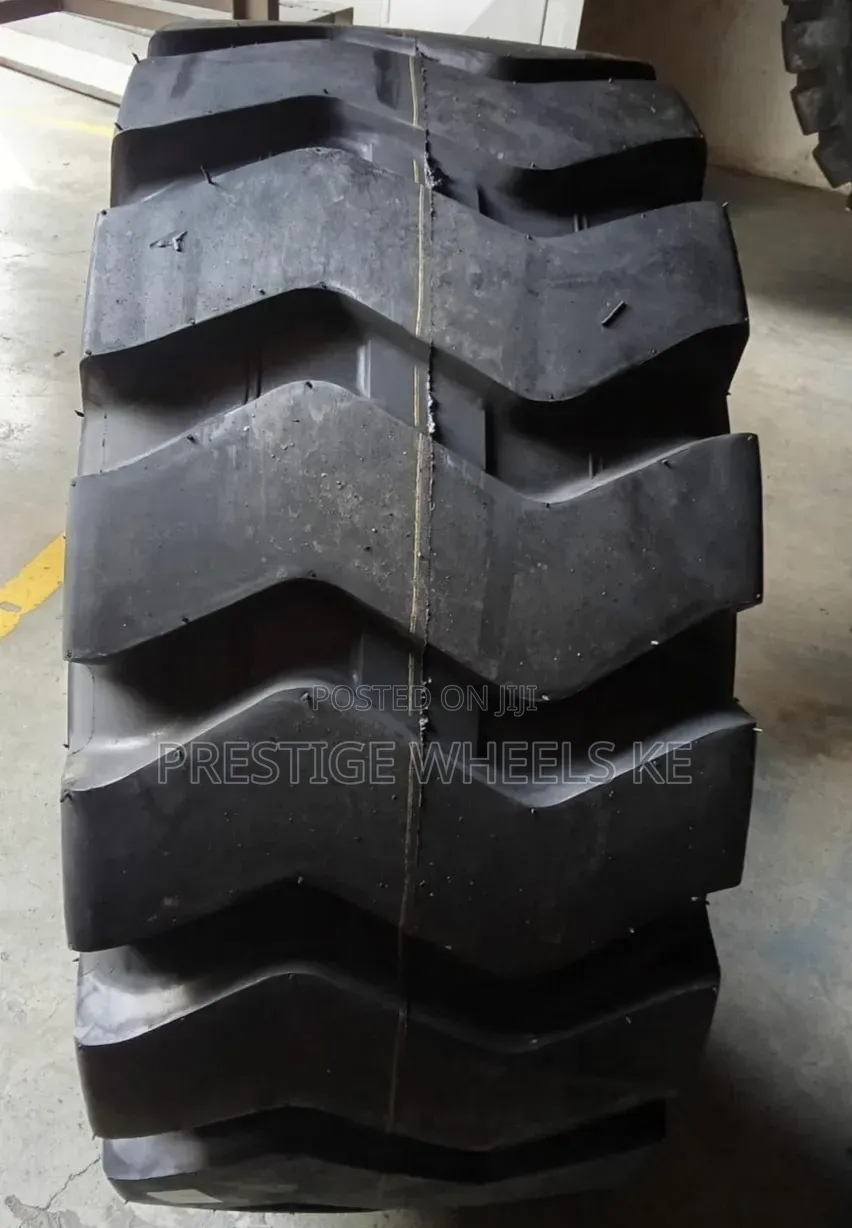 20.5/70-16 Roadhiker Tires 14PR