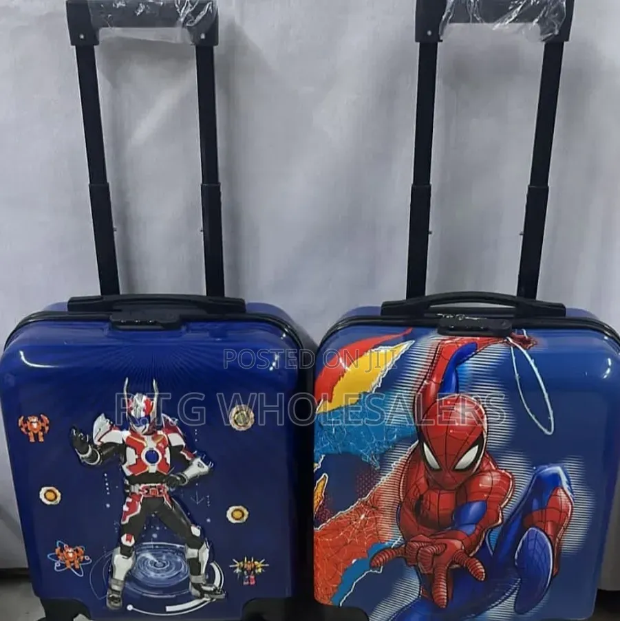 Kids’ Hard-Shell Suitcase Design, Lightweight With Wheels and Pull