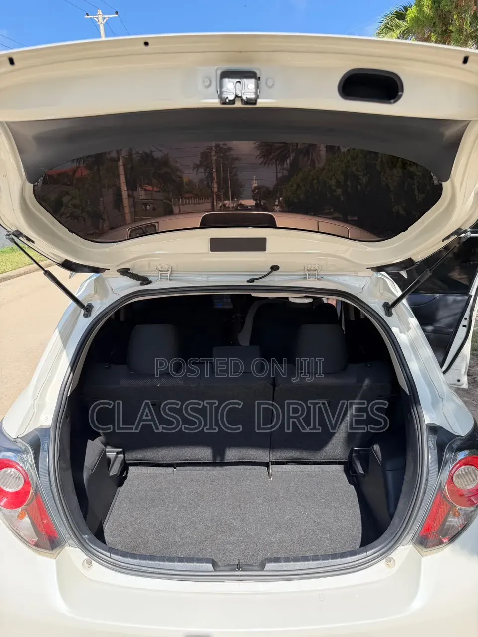 Toyota Vitz 2012 White