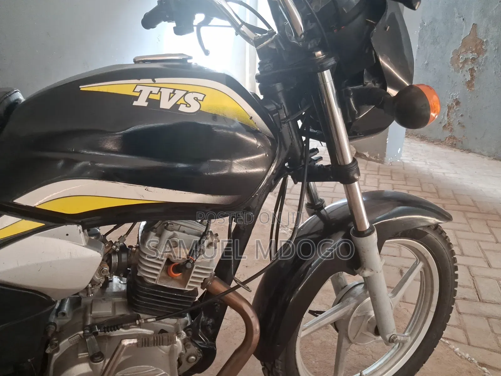 TVS HLX 125 2022 Black