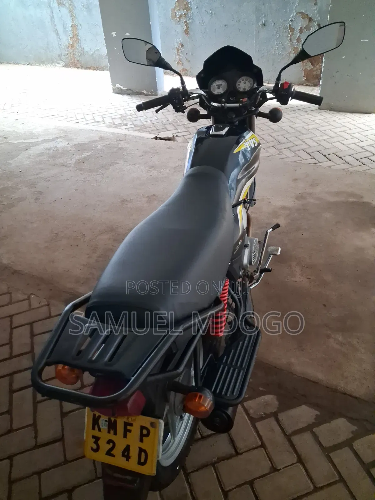 TVS HLX 125 2022 Black