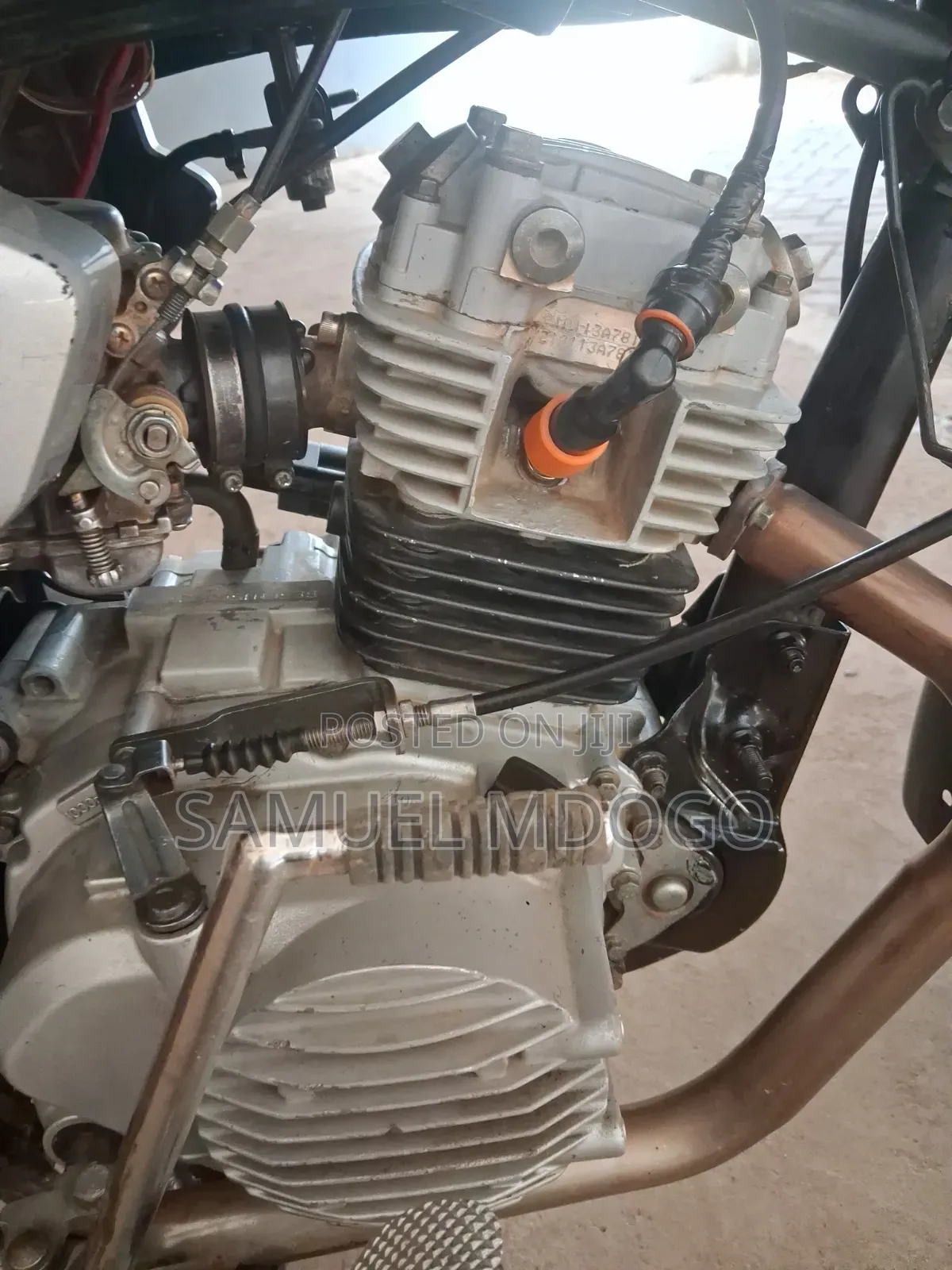 TVS HLX 125 2022 Black