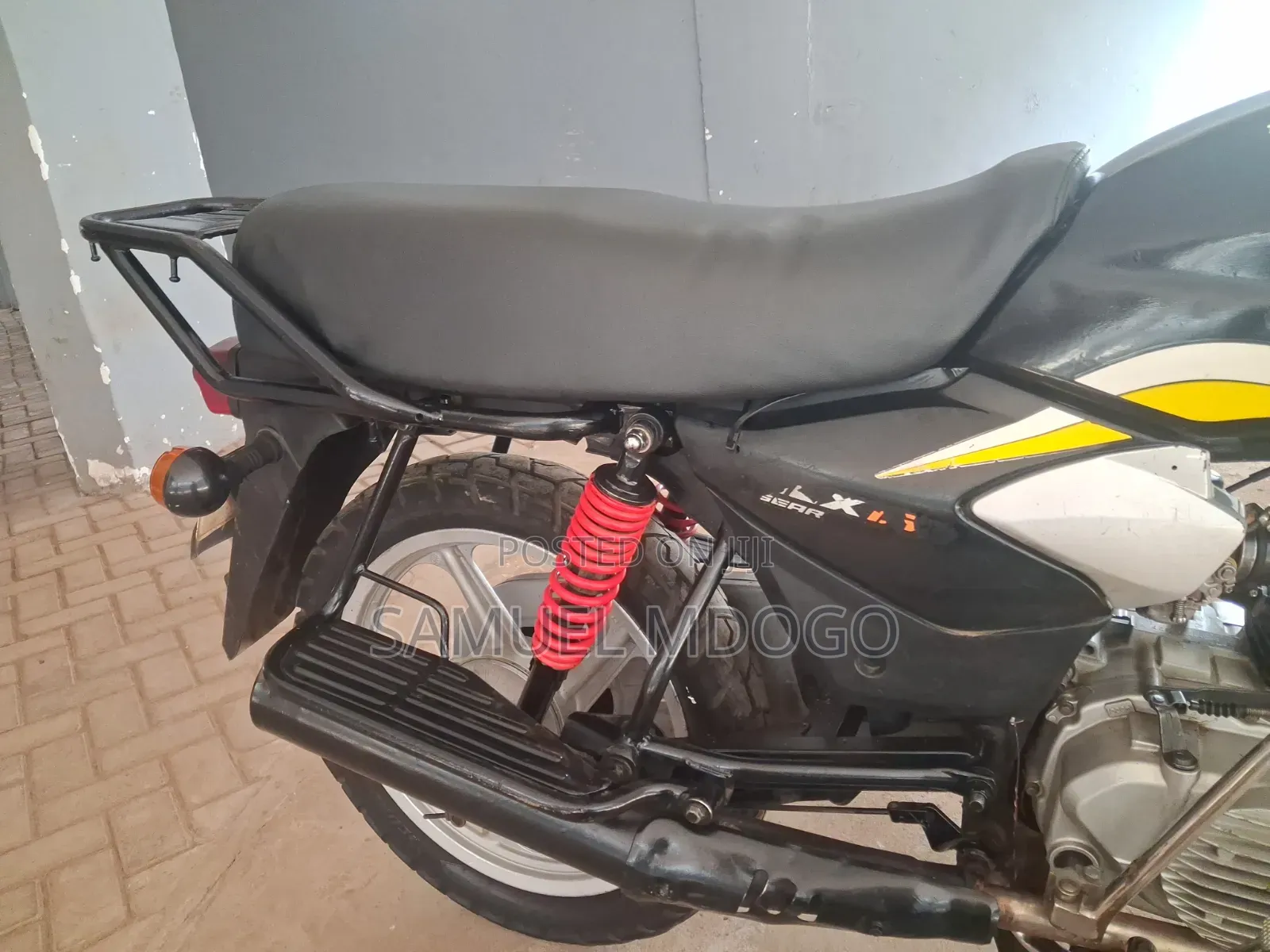 TVS HLX 125 2022 Black