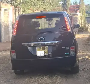 Toyota ISIS 1.8 Platana 2WD 2016 Black