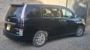 Toyota ISIS 1.8 Platana 2WD 2016 Black