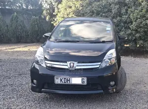 Toyota ISIS 1.8 Platana 2WD 2016 Black