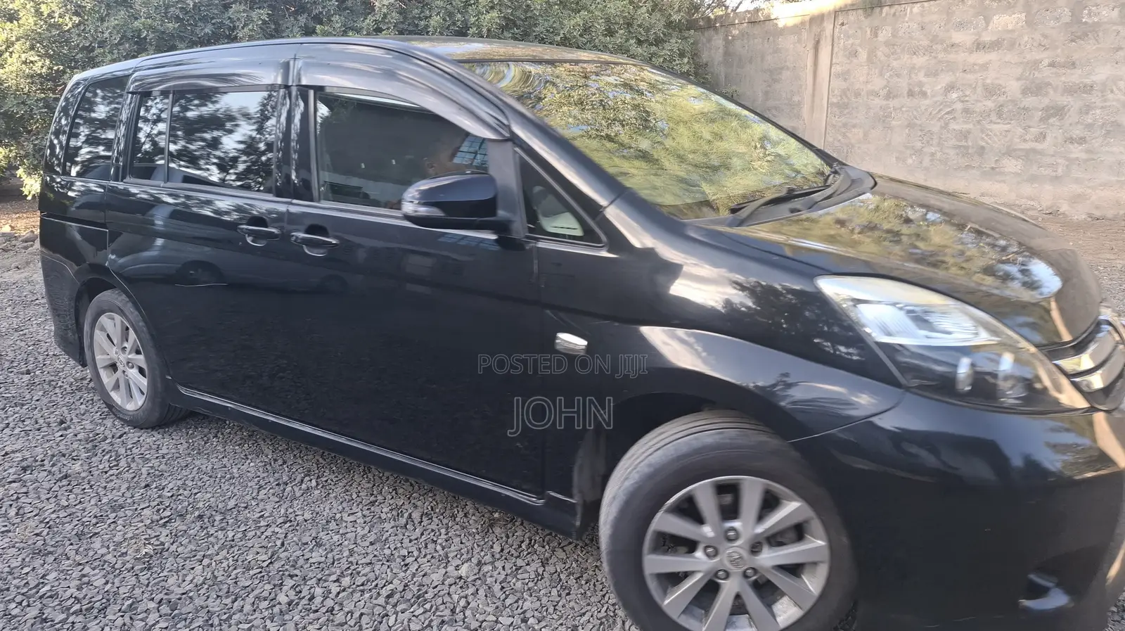 Toyota ISIS 1.8 Platana 2WD 2016 Black