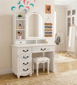 Dressers; Elegant White Dressing Vanity SetWith Lockable Drawers