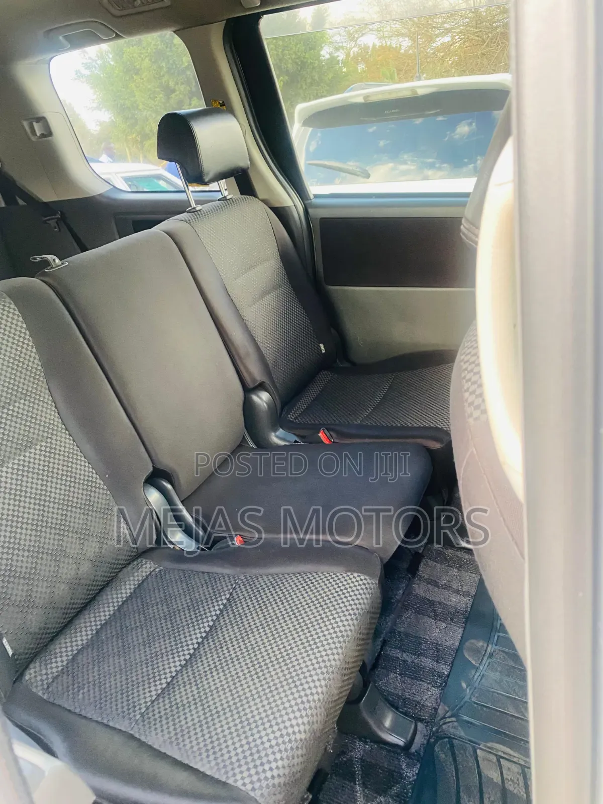 Toyota Noah 2009 Silver