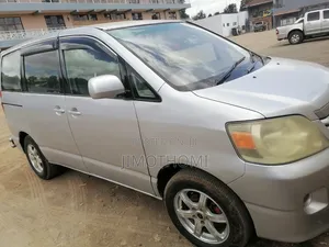 Toyota Noah 2005 Silver