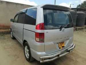 Toyota Noah 2005 Silver