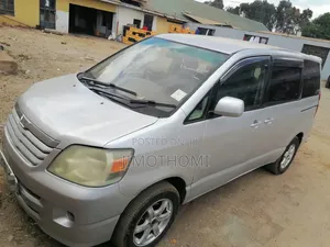 Toyota Noah 2005 Silver